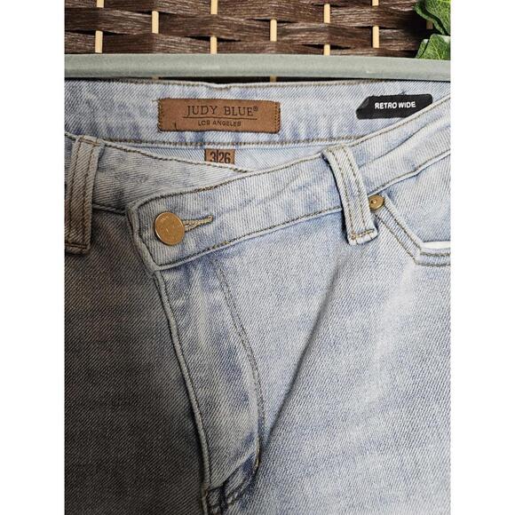Judy Blue Retro Wide Light Wash Denim Jeans Size 3/26 - Picture 2 of 4